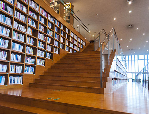 使用黄瓜视频APP免费下载防火板裝修的上海浦東圖書館